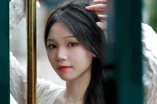 白鹿黑历史被大起底对前辈无礼学历造假发布辱华辱女争议视频