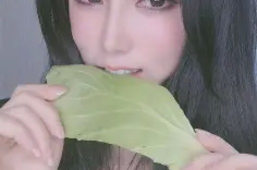 关晓彤被内涵潜规则：更可怕的是所有人都在等塌房